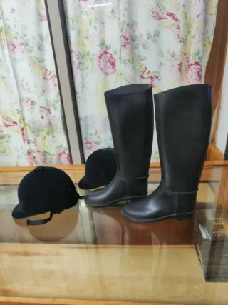 Botas equitación talla 36 y 2 gorros