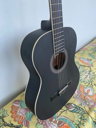 Guitarra Clásica Navarrez NV12 + Capo