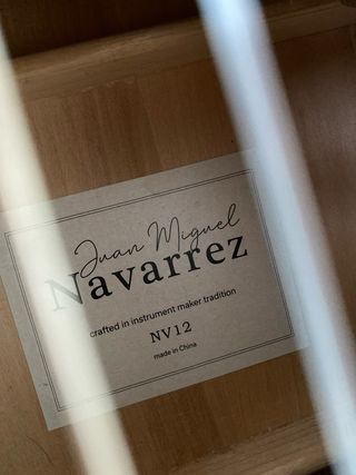 Guitarra Clásica Navarrez NV12 + Capo