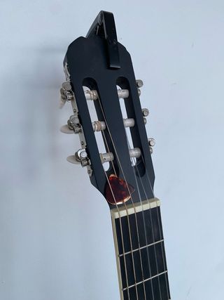 Guitarra Clásica Navarrez NV12 + Capo