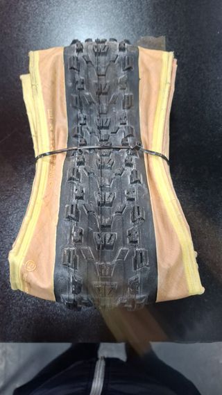 Pneu MAXXIS Ardent 29x2.25 MTB Preto/Castanho