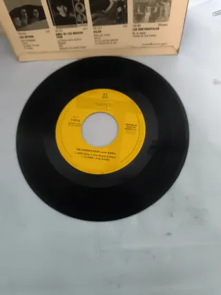 Single The Modern Four - Anna