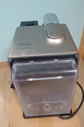 Cafetera DeLonghi EN550S Lattissima