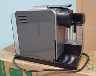 Cafetera DeLonghi EN550S Lattissima