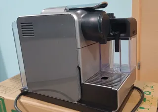 Cafetera DeLonghi EN550S Lattissima