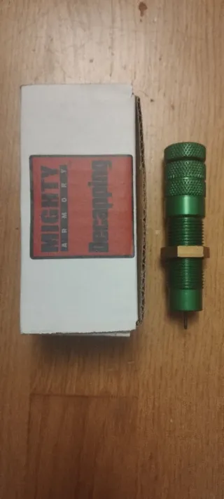 Decapping Die Mighty Armory Monster Green Universa
