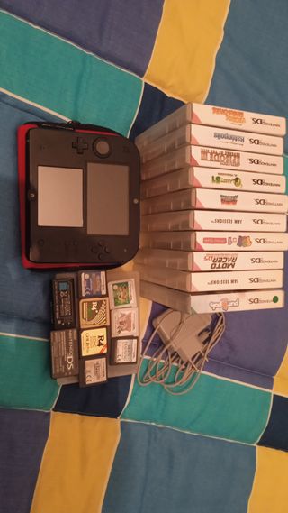 Nintendo 2DS Negra/Roja + Juegos DS y 3ds