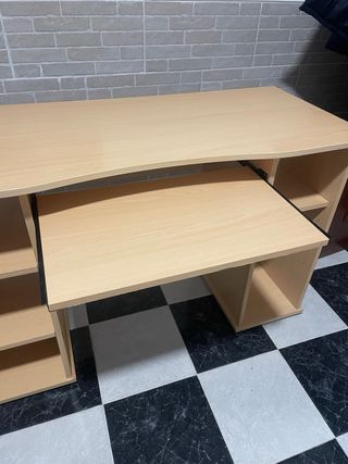 Escritorio juvenil madera con estanterías