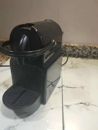 Cafetera Nespresso Negra