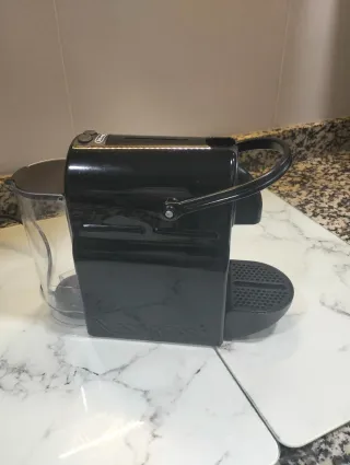 Cafetera Nespresso Negra