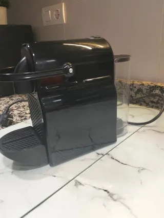Cafetera Nespresso Negra
