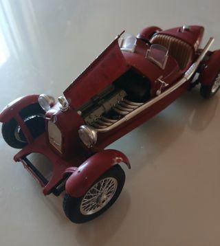 Coche a escala 1/18 Rojo