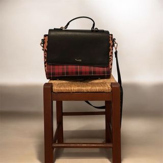 Borsa Push Bag nera e rossa scozzese