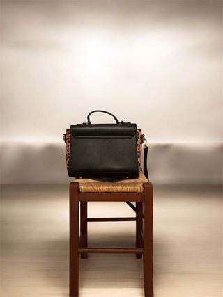 Borsa Push Bag nera e rossa scozzese