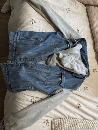 Cazadora vaquera con sudadera hombre