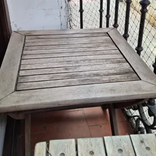 Mesa de madera para terraza