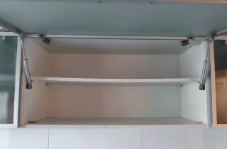 Muebles altos cocina cristal y metal