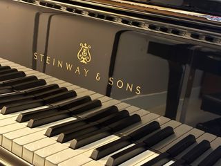 Piano de cola Steinway & Sons modelo S