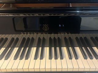 Piano de cola Steinway & Sons modelo S