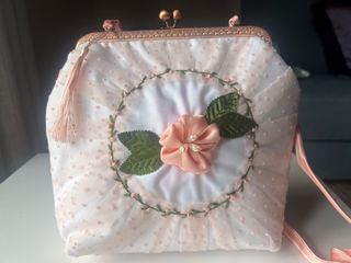 Bolsa artesanal (100% feito à mão)