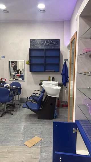 OCCASIONE ARREDO COMPLETO PARRUCCHIERE - ROMA SUD ️