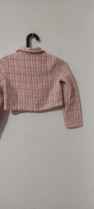Conjunto chaqueta y falda rosa niña