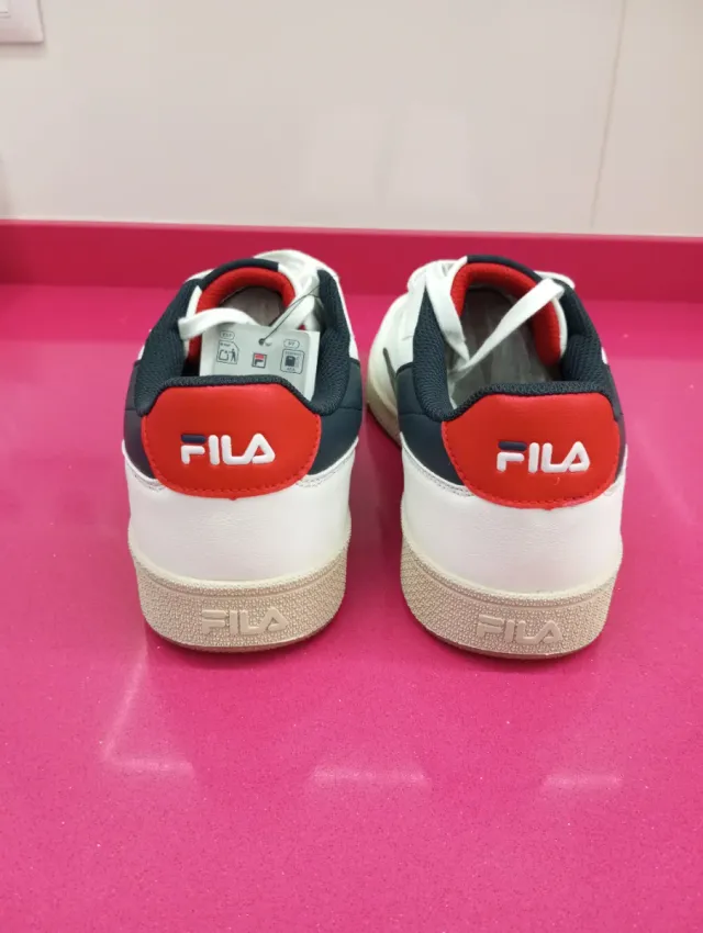 Zapatillas Fila Hombre Blancas y Azul Marino