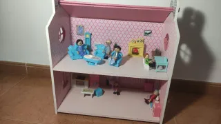 Casa de muñecas de madera