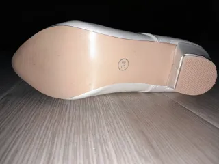 Botas polipiel color crudo con adornos