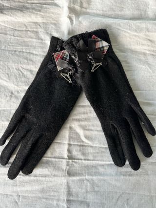 Guantes negros con lazo y adorno de lazo
