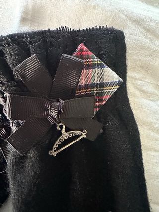 Guantes negros con lazo y adorno de lazo