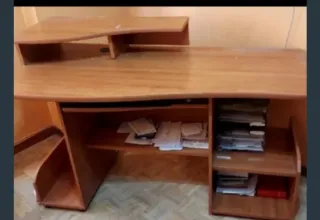 Mesa de escritorio de madera