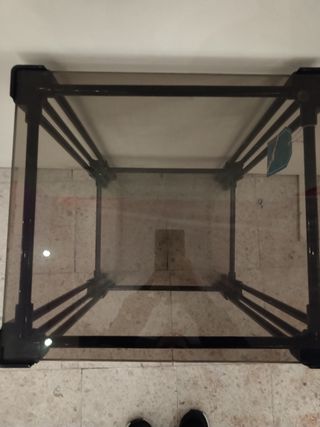 Mesa auxiliar cristal y metal negra