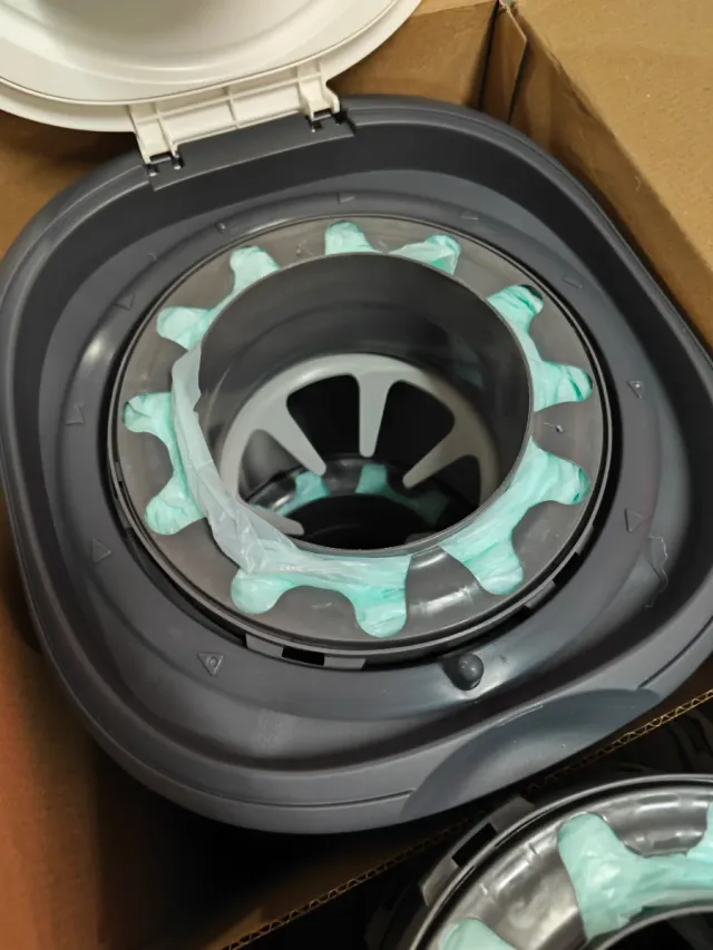 Contenedor de pañales Tommee Tippee Twist & Click