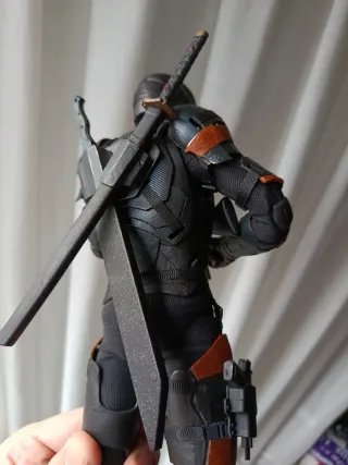 Figura 1/6 Deathstroke Flash Point Diecast DC