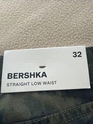 Pantalón Bershka militar estampado
