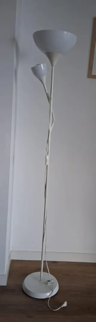 Lámpara de pie IKEA blanca