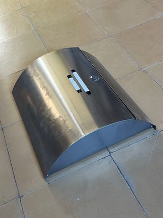 Buzón metálico exterior