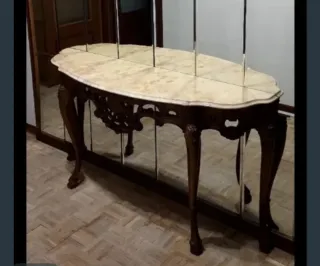 Mesa de entrada ovalada mármol y madera