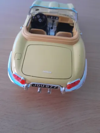 Jaguar E 1/18 Coleccionismo.En buen estado.