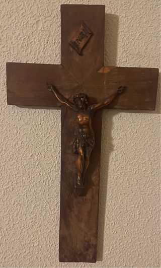 Crucifijo de madera y bronce