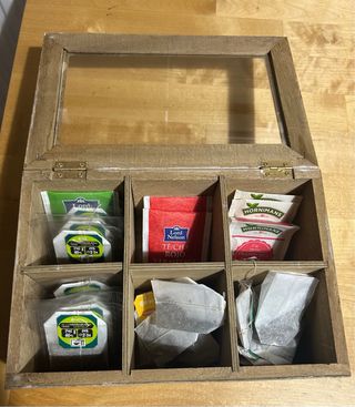 Caja de madera vintage para infusiones