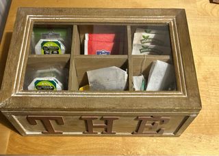 Caja de madera vintage para infusiones