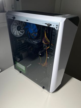 PC Gaming Blanco con RGB