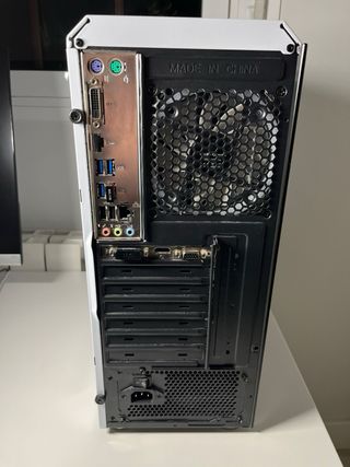 PC Gaming Blanco con RGB