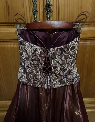 Vestido largo fiesta dorado y burdeos.