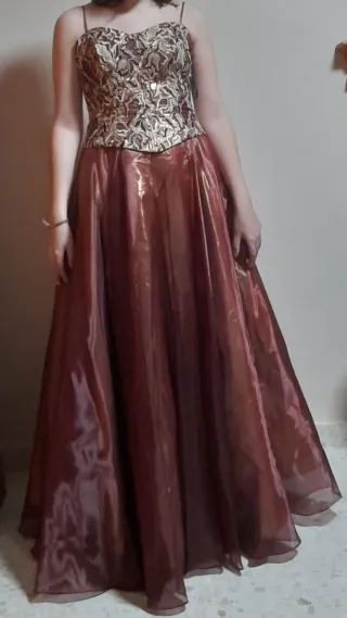 Vestido largo fiesta dorado y burdeos.