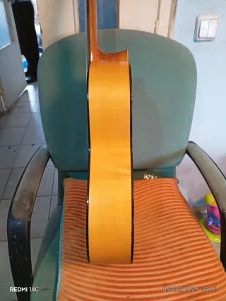 Guitarra Conde Hermanos Ciprés Tapa Pino del norte