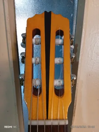 Guitarra Conde Hermanos Ciprés Tapa Pino del norte