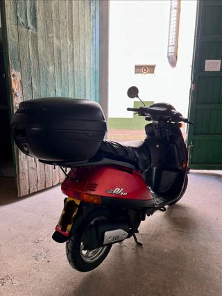 Kymco Scooter 49cc Roja